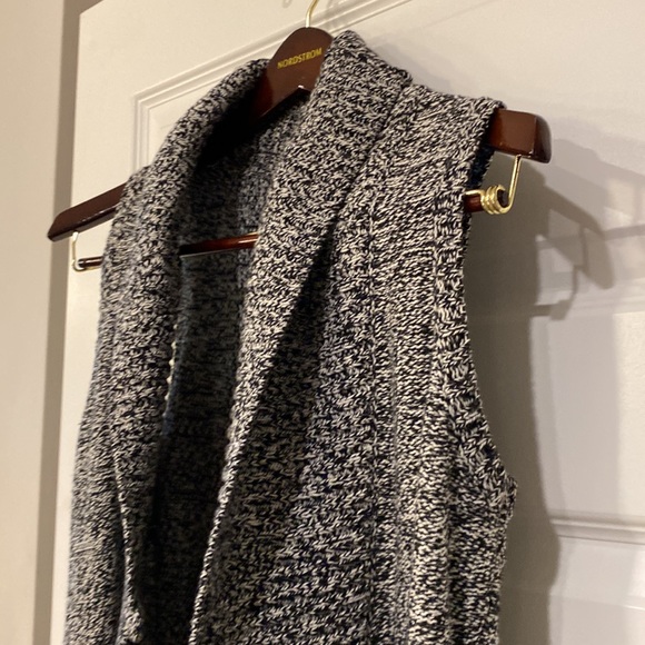 Chaps👚Sweater Vest -BLACK/WHITE print-Sleeveless👚 SIZE:P S /SMALL👚worn twice - Picture 2 of 7